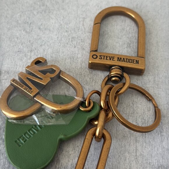 STEVE MADDEN METAL HANDBAG MULTI CHARM KEY CHAIN ACCENT GOLD NWOT - Picture 5 of 7